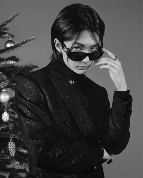hyunjin versace ad